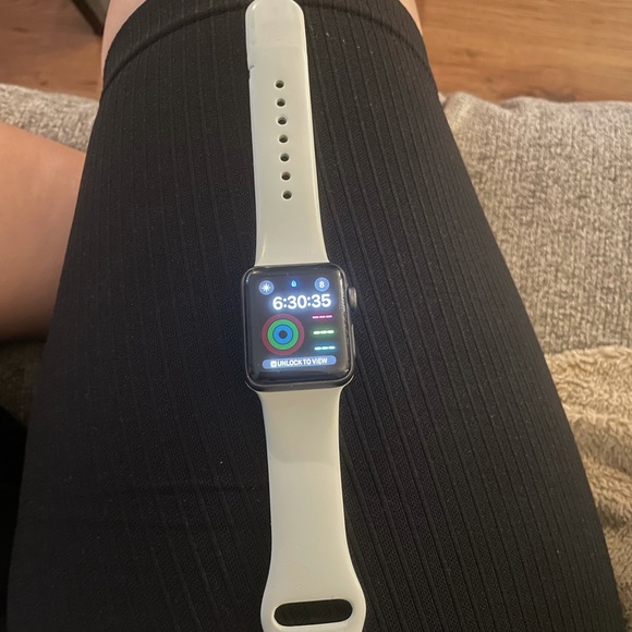 Apple Watch series 3 38mm - Picture 1 of 2